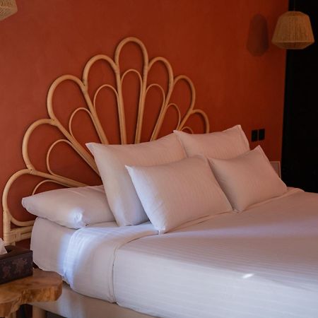 Maison Roucas - Restaurant Et Chambres D'Hotes Solerieux Екстер'єр фото