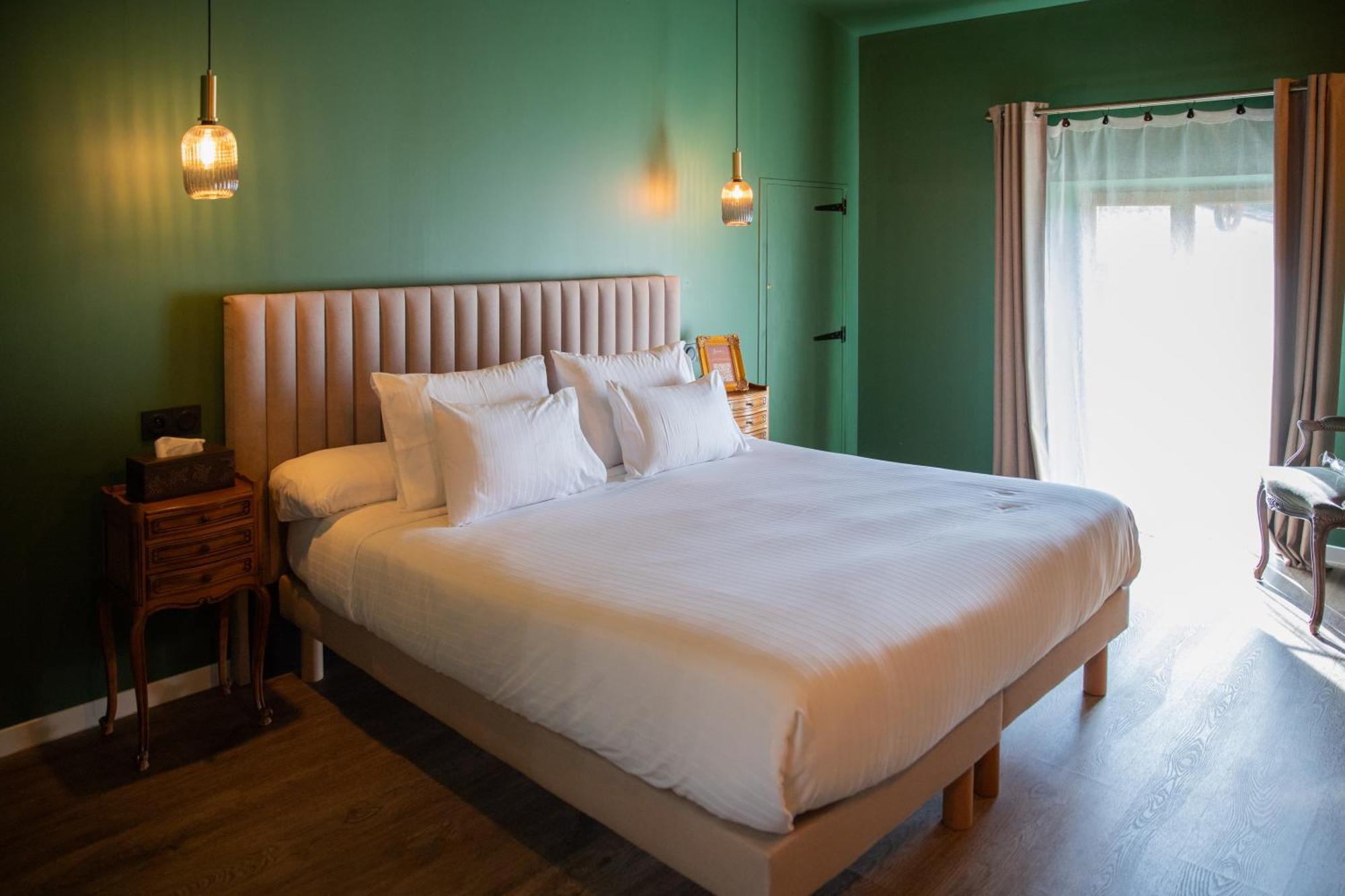 Maison Roucas - Restaurant Et Chambres D'Hotes Solerieux Екстер'єр фото