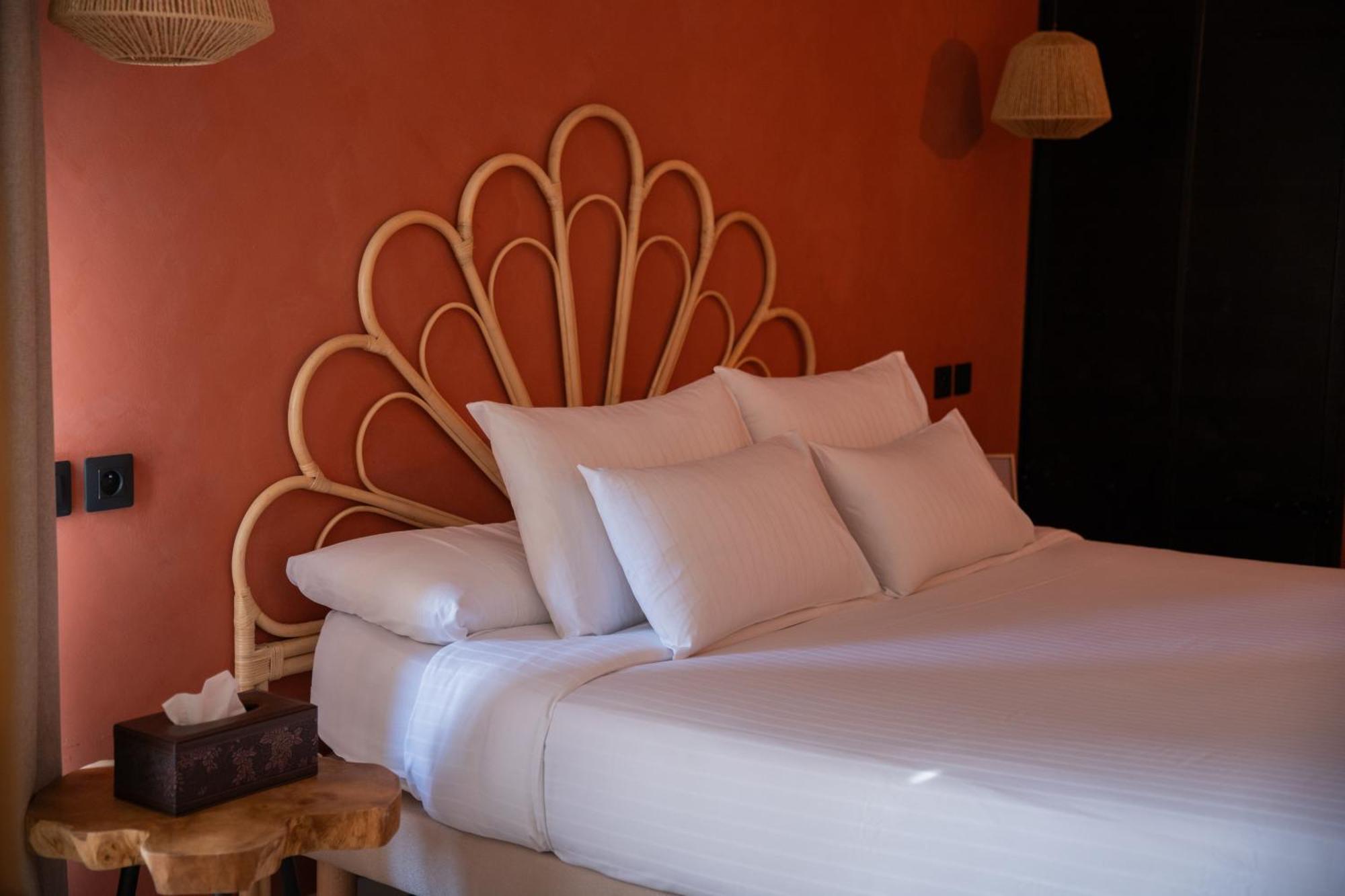 Maison Roucas - Restaurant Et Chambres D'Hotes Solerieux Екстер'єр фото