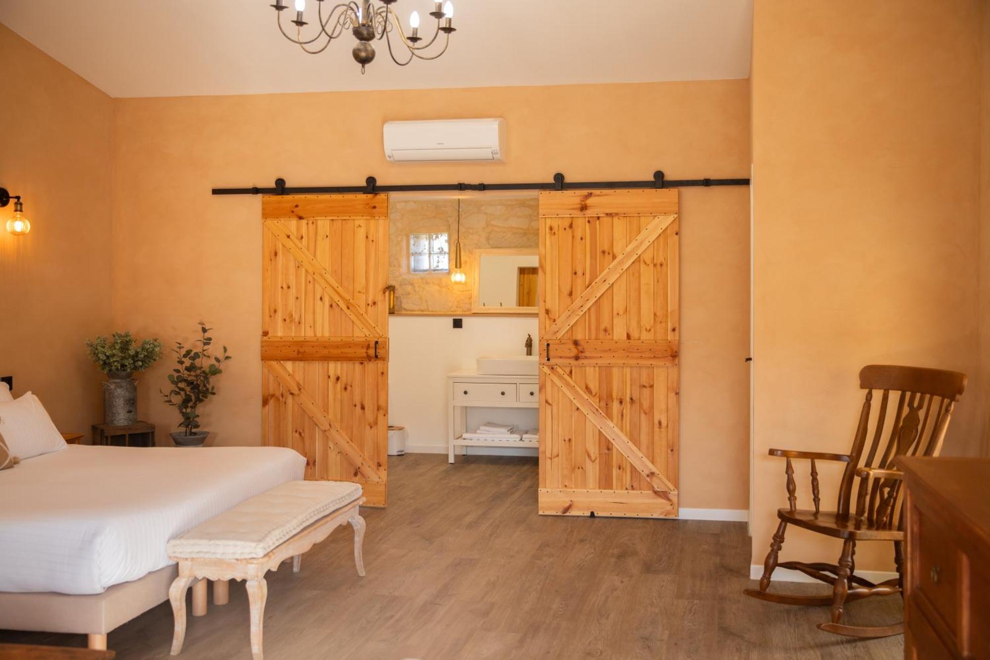 Maison Roucas - Restaurant Et Chambres D'Hotes Solerieux Екстер'єр фото